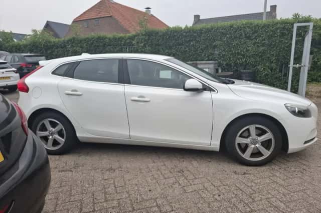 Volvo V40 (2012) thumbnail 4