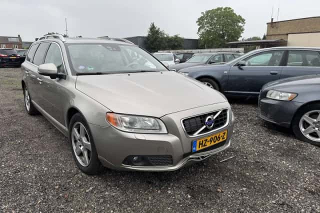 Volvo V70 (2012) thumbnail 2