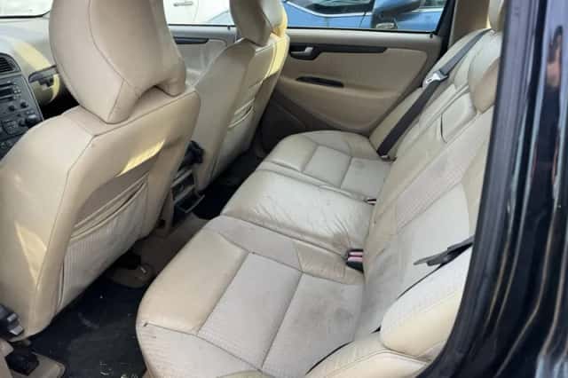 Volvo V70 (2002) thumbnail 3