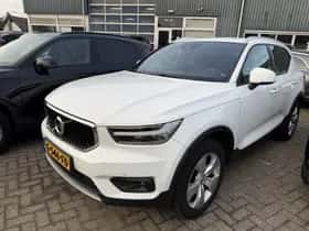Volvo XC40 (2018) thumbnail 2