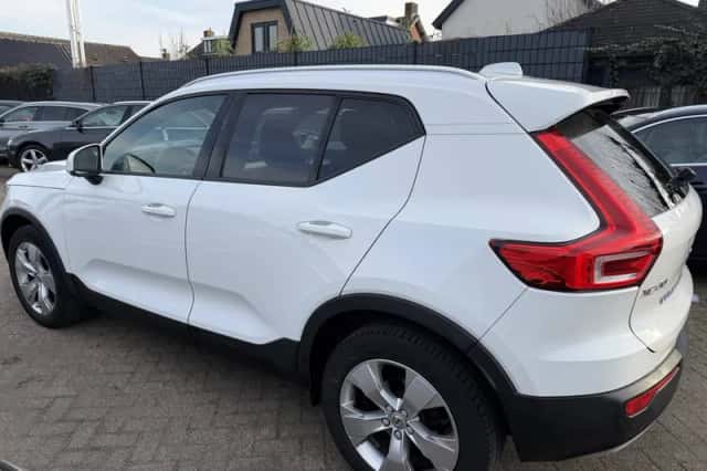 Volvo XC40 (2018) thumbnail 4