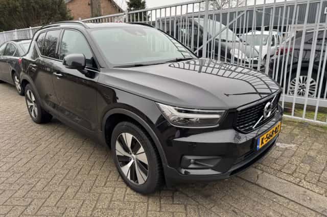 Volvo XC40 (2021) thumbnail 2