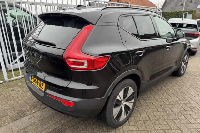Volvo XC40 (2021) thumbnail 3