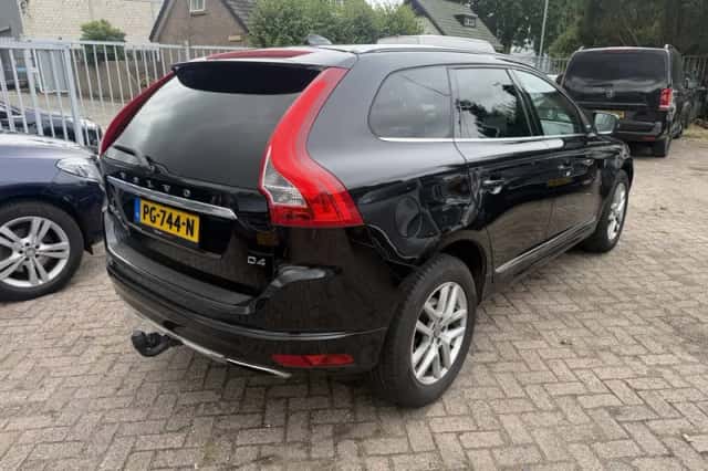 Volvo XC60 (2016) thumbnail 4