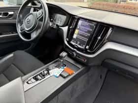 Volvo XC60 (2017) thumbnail 11