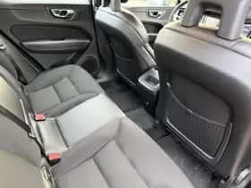 Volvo XC60 (2017) thumbnail 17