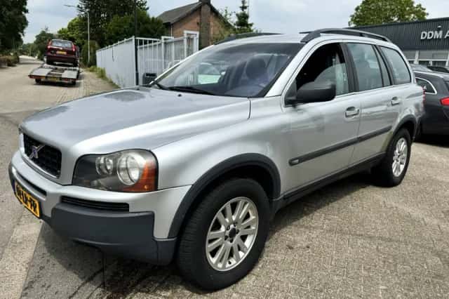 Volvo XC90 (2003) thumbnail 2
