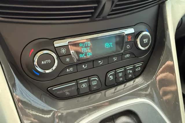 Ford C-Max (2015) thumbnail 5