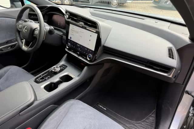 Lexus RZ (2026) thumbnail 2