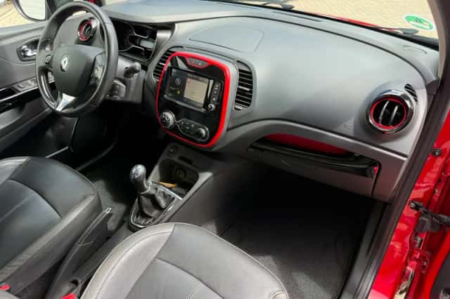 Renault Captur (2016) thumbnail 2
