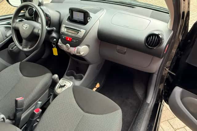 Toyota Aygo (2012) thumbnail 2