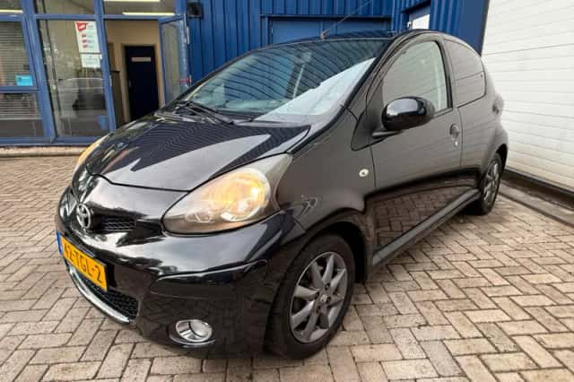 Toyota Aygo (2012) thumbnail 5