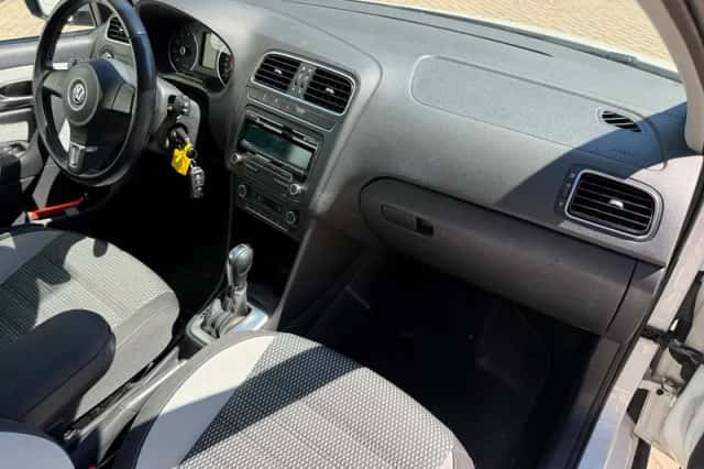 Volkswagen Polo (2013) thumbnail 2