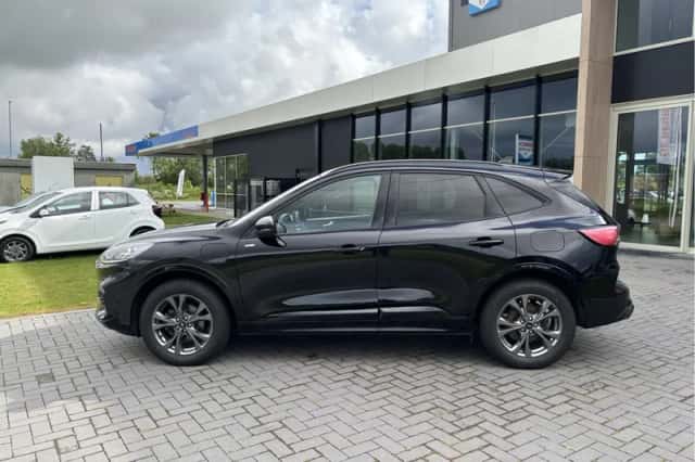 Ford Kuga (2023) thumbnail 2