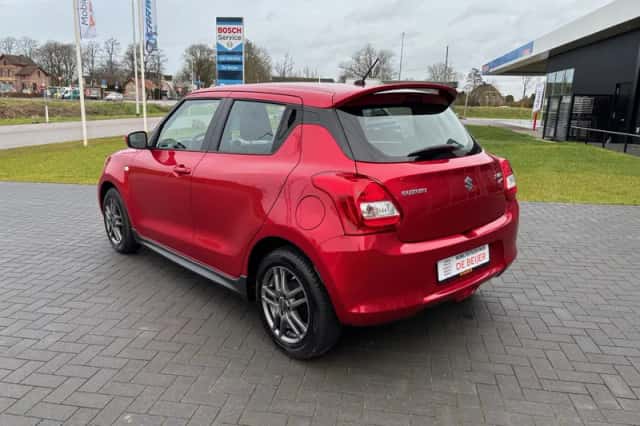 Suzuki Swift (2017) thumbnail 3