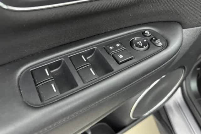 Honda HR-V (2016) thumbnail 18