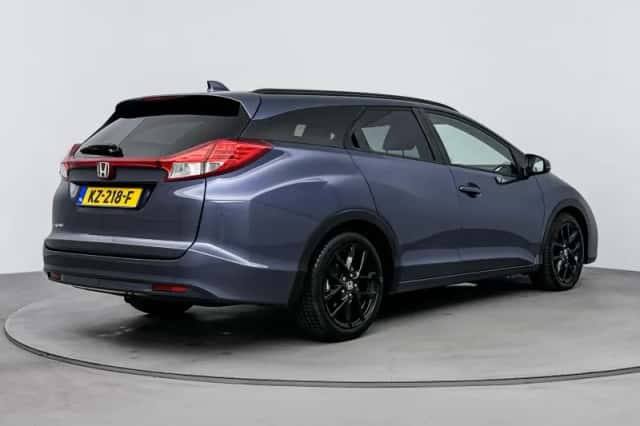 Honda Civic (2017) thumbnail 2