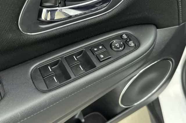 Honda HR-V (2015) thumbnail 24