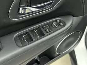 Honda HR-V (2015) thumbnail 24