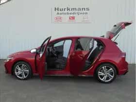 Volkswagen Golf (2024) thumbnail 5