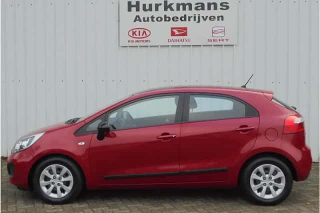 Kia Rio (2015) thumbnail 4