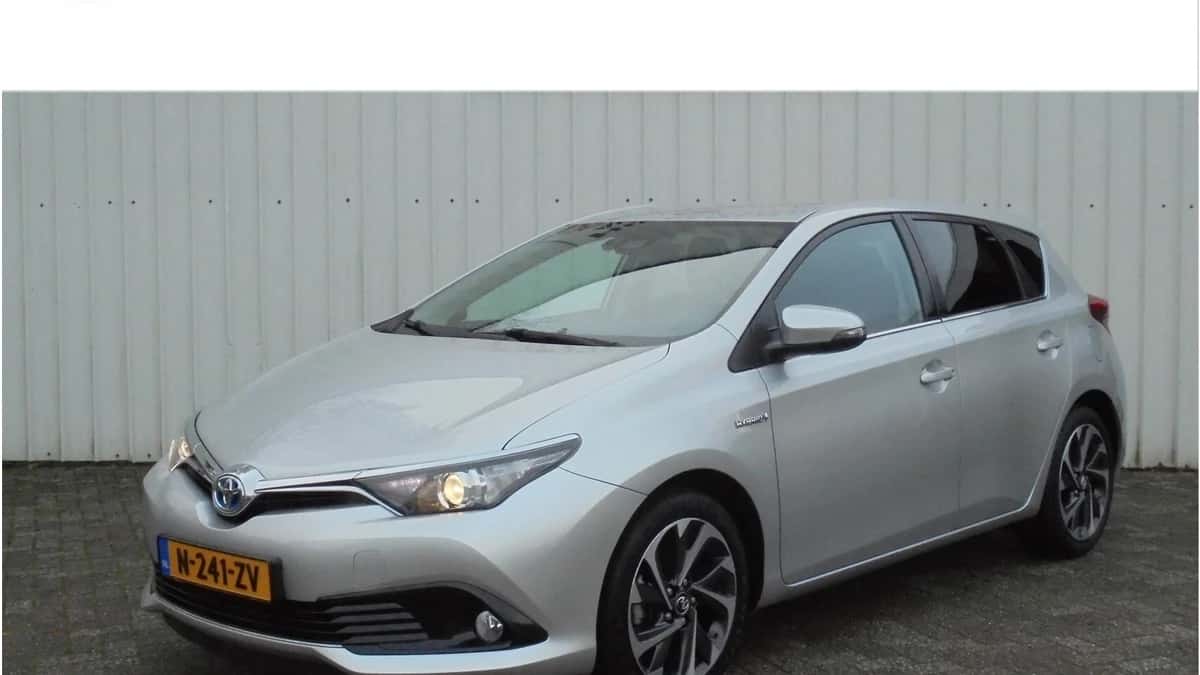 Toyota Auris — foto 1