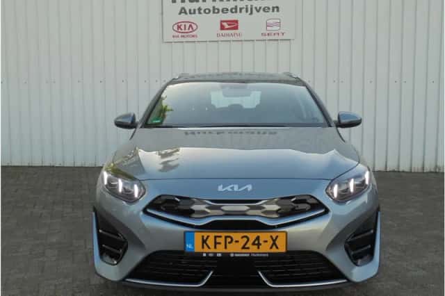 Kia Ceed (2023) thumbnail 2