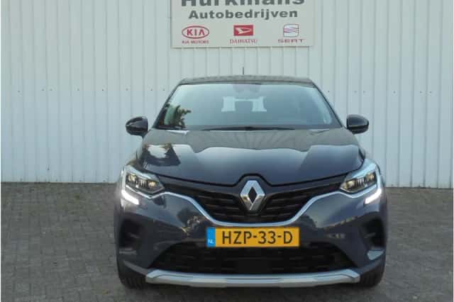 Renault Captur (2023) thumbnail 2