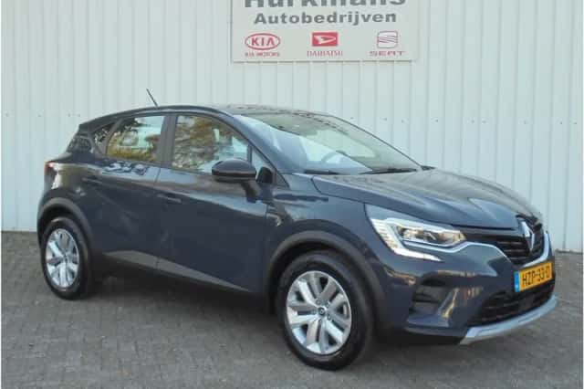 Renault Captur (2023) thumbnail 3