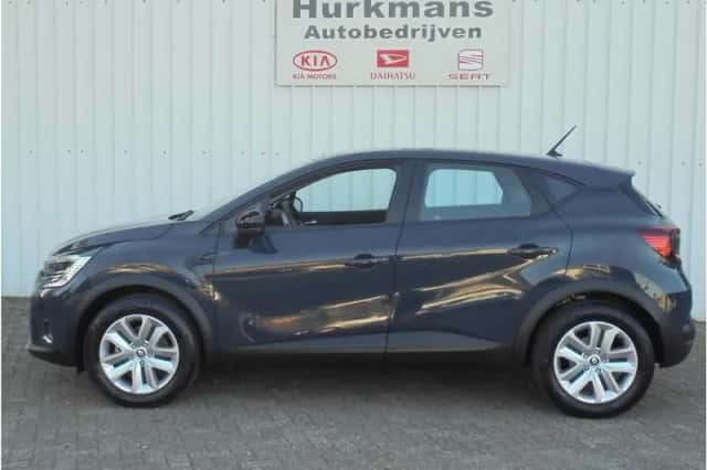 Renault Captur (2023) thumbnail 4