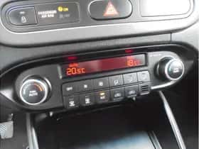 Kia Carens (2013) thumbnail 26