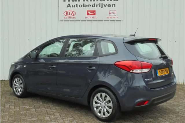 Kia Carens (2013) thumbnail 6