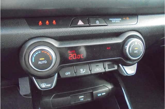 Kia Rio (2023) thumbnail 15