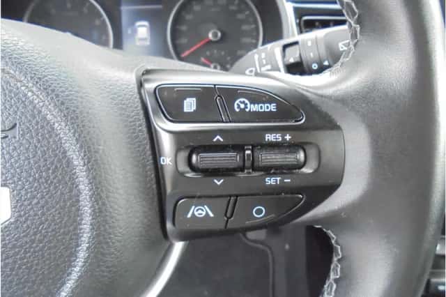 Kia Rio (2023) thumbnail 18