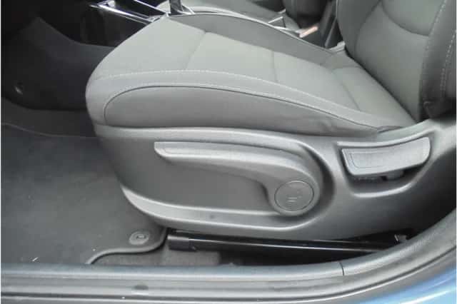 Kia Rio (2023) thumbnail 21