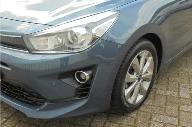 Kia Rio (2023) thumbnail 25
