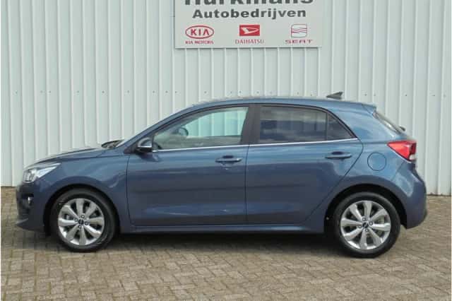 Kia Rio (2023) thumbnail 4