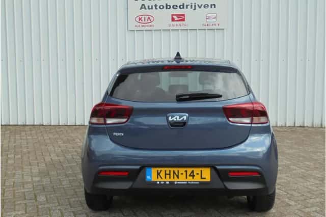 Kia Rio (2023) thumbnail 7