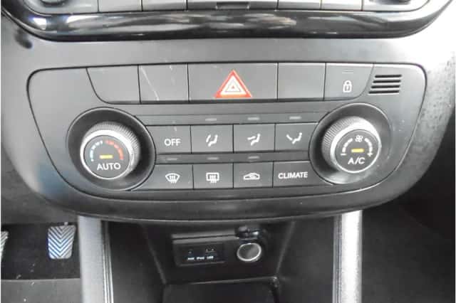 Kia Venga (2015) thumbnail 20