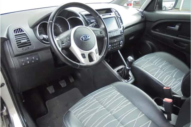 Kia Venga (2015) thumbnail 23