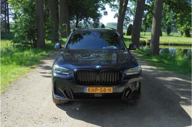 BMW X3 (2023) thumbnail 2
