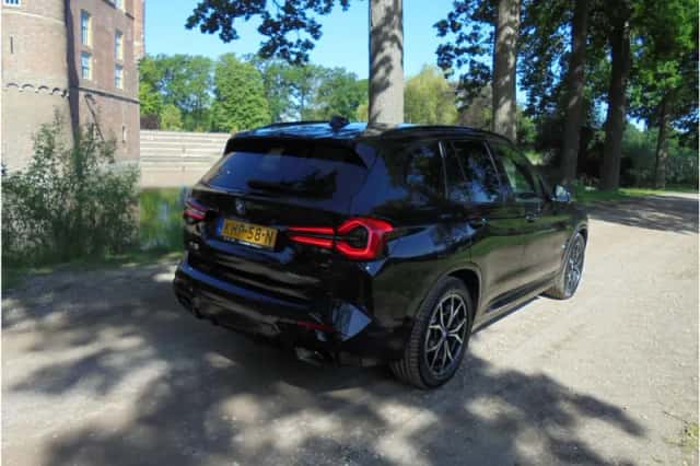 BMW X3 (2023) thumbnail 8