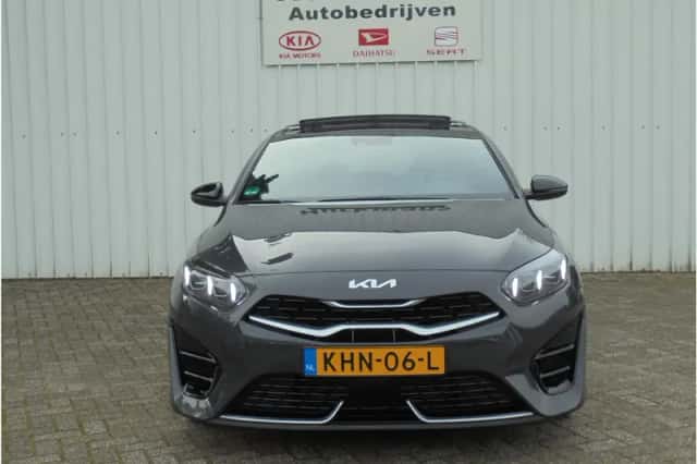 Kia Proceed (2023) thumbnail 2