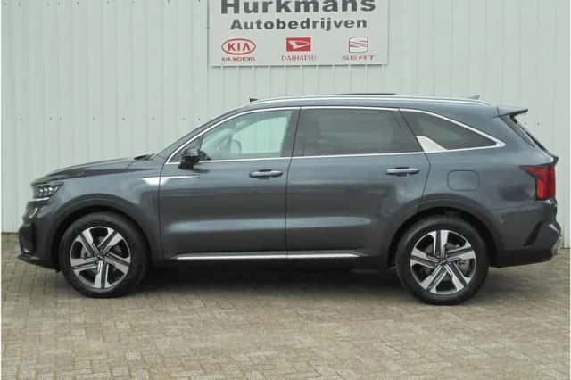 Kia Sorento (2023) thumbnail 4