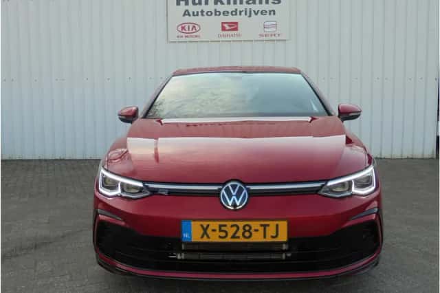 Volkswagen Golf (2024) thumbnail 2