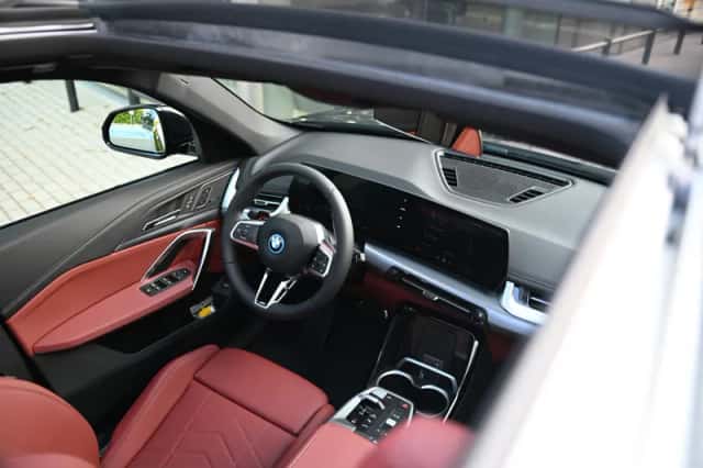 BMW iX1 (2026) thumbnail 6
