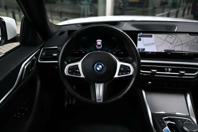 BMW i4 (2023) thumbnail 6