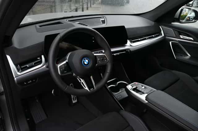 BMW iX1 (2026) thumbnail 2