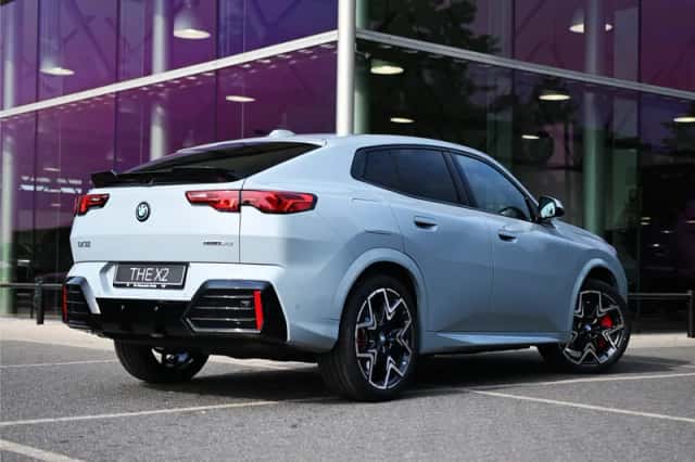 BMW iX2 (2026) thumbnail 2