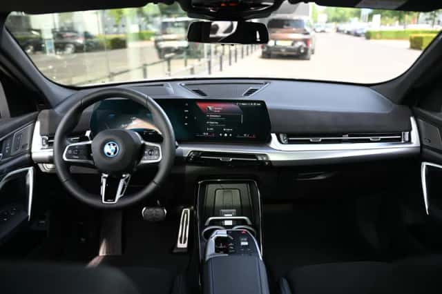 BMW iX2 (2026) thumbnail 4